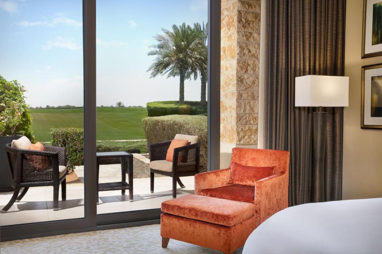 Vogo Abu Dhabi Golf Resort & Spa Formerly The Westin Abu Dhabi Golf Resort & Spa Luaran gambar A room at the Jumeirah Emirates Resort